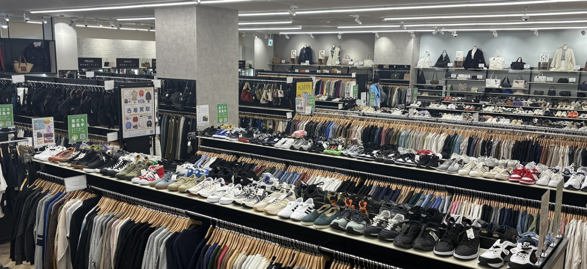 メンズ・レディース問わず店内にはお買い得なアイテムが多数