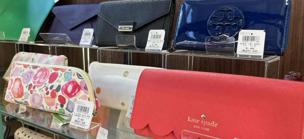 ショーケースが導入され、お財布や腕時計のブランド品も多数ご用意しております。